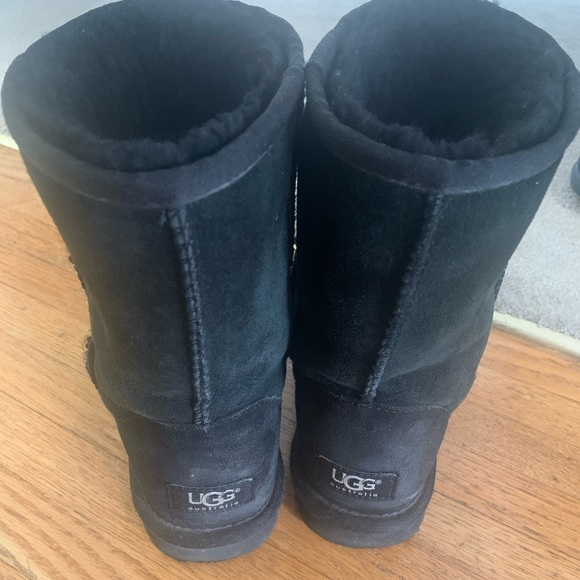 UGG womens classic short II boots - Picture 2 of 4